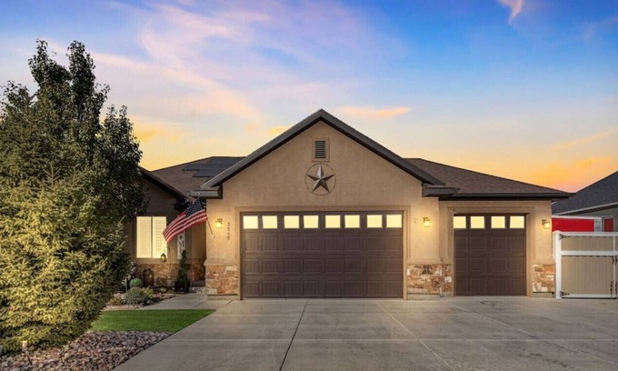 Eagle Mountain House | The Brown Mountain Home - Family & Pet Friendly