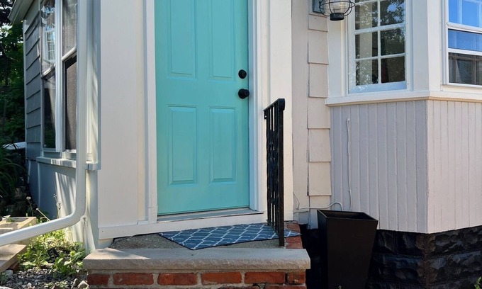 Marblehead House | The Bungalow @ Elm is located in the heart of Old Town Marblehead, MA.