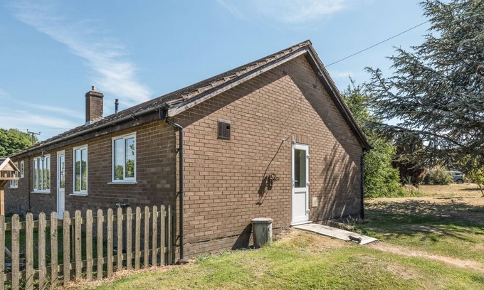 Farlow Cottage | THE BUNGALOW, pet friendly, with a garden in Cleobury Mortimer