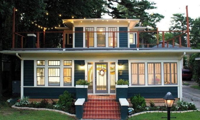 Highland Historic District House | The Bungalow Historic Modern 4/2 in Highland