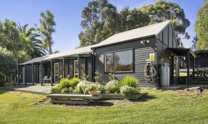 Te Horo House | The Bunkhouse - The Lodge Te Horo