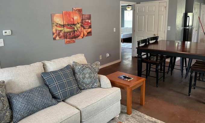 Stephenville House | The Burger and Frey Street House