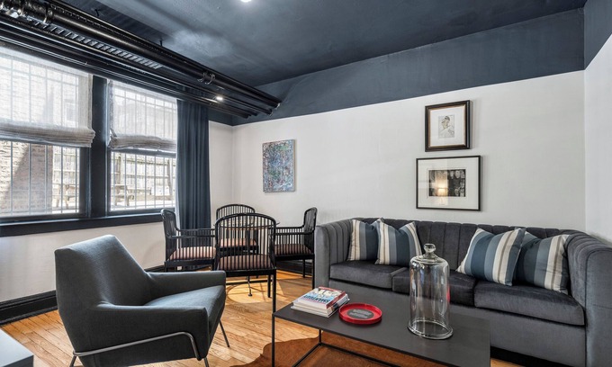 Lakeview Apartment | The Burrow at Wrigley