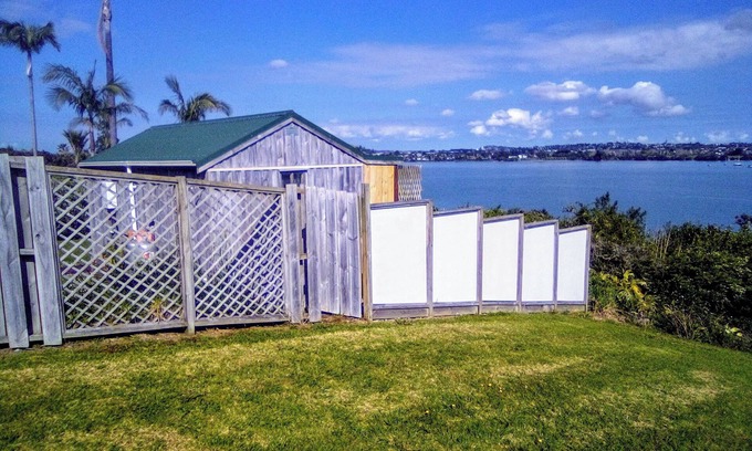 Auckland Cottage | The Cabana Half Moon Bay Quiet Private Setting with Panoramic Sea views
