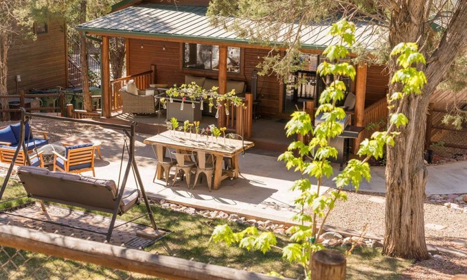 Show Low Cabin | The Cabbage in Bison Ridge is minutes away from dining, hiking, and snow skiing.