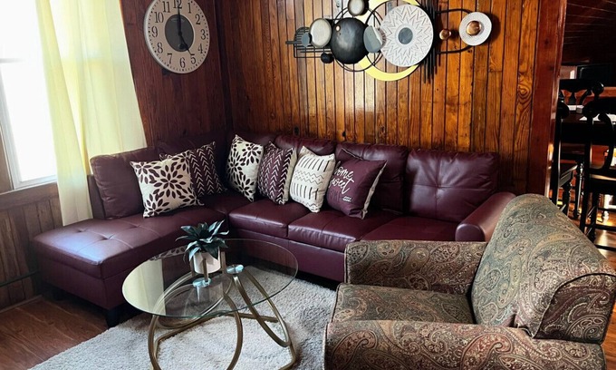 Midtown Apartment | The Cabin - 2 Br 1 Ba Apt Near Downtown