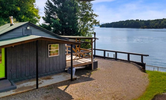 Dandridge Cabin | The Cabin @Smoky MTN Lakeside