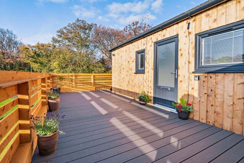 St. Andrews House | The Caddy Shack