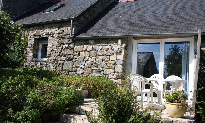 Dirinon House | The calm of the countryside near the sea-PROMS/e/March to June &Sept to Dec