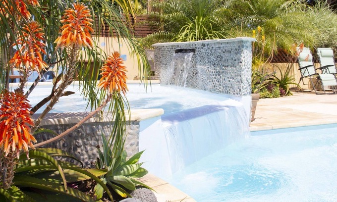 Piton Saint-Leu Apartment | The Caloupilé **** studio comfort, pool & spa