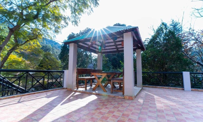 Naukuchiyatal Villa | The camphor Tree Lakefront Jungle Lodge by Earthaa Escapes