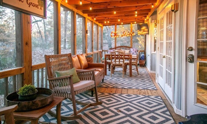 Oxford House | The Campus Coop, 2BR Rustic by Velvet Ditch Villas