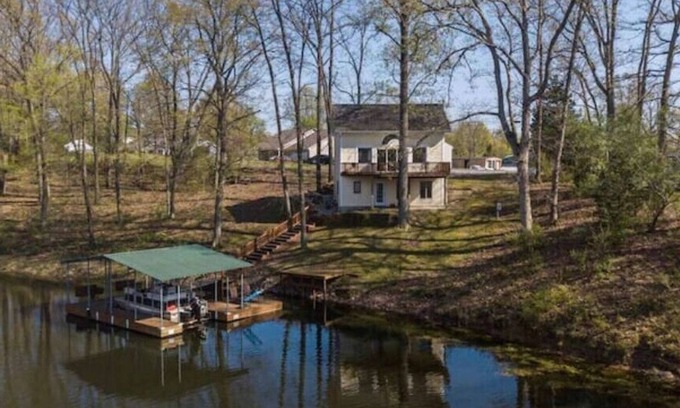 Marion House | The Canary at Lake of Egypt