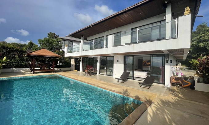 Ko Lanta Villa | The Carma: Stylish luxury villa with a sunset infinity-pool for up to 8 people