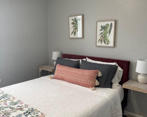 Hamilton Apartment | The Carolyn - 2 Bedroom Apt in Quilt Town, USA