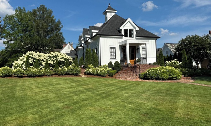 Corinth House | The Carriage House of Corinth is a remodeled home with loads of charm