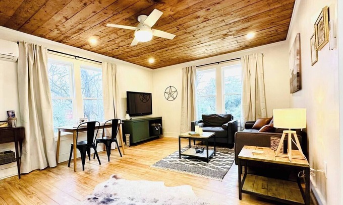 Gladewater House | The Carriage House, The Carriage House at Jeter Farmhouse