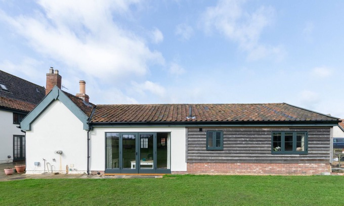 Weybread House | The Cart Lodge - Two Bedroom House, Sleeps 4
