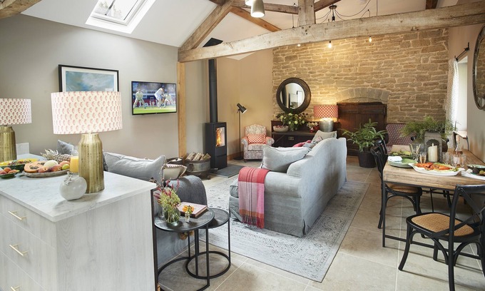 Downton on the Rock House | The Cart Shed A charming barn conversion that has been refurbished to an exceptional standard.