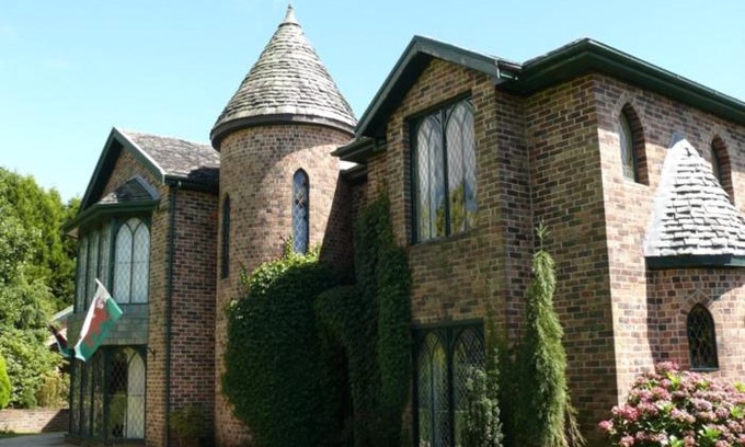 Robertson Bed & Breakfast | The Castle