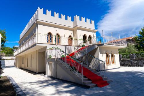 Trecastagni Villa | The Castle of Etna