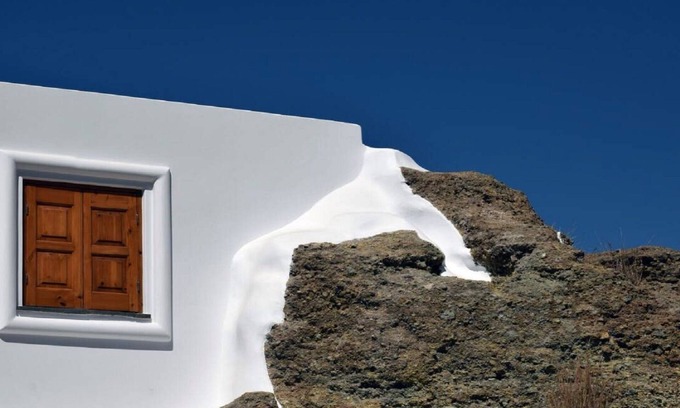 Milos Cottage | The cave "Terra Nullius" is a unique lodge for a different kind of vacation.