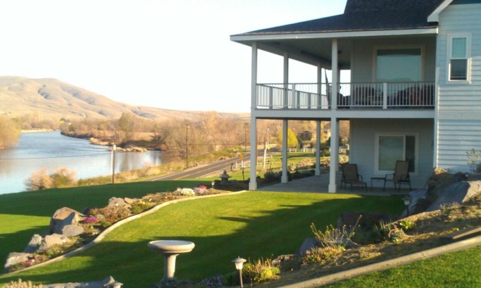 Benton City House | The Cellar At Red Mountain