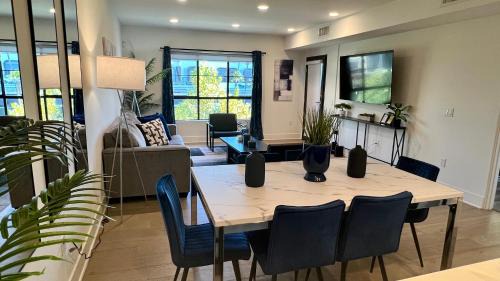 Westwood Apartment | The Century City Cozy 3 Bedroom Apartment with free parking! 303
