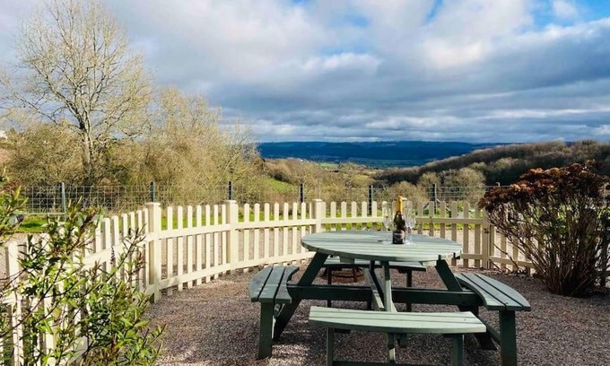 Monmouth House | The Chaff House Country Cottage