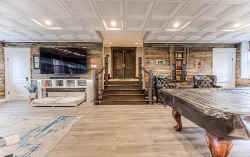 Morris-Turnberry House | The Chapel Retreat