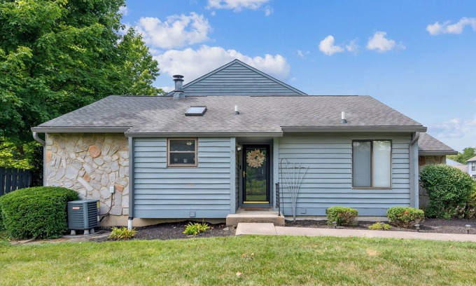 Roselawn Finance Condo | The charm of Cincinnati in a spacious 3-bedroom condo, WiFi, A/C, and more.