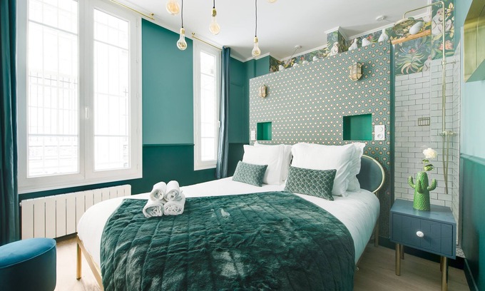 Porte-Dauphine Bed & Breakfast | The Charming Trocadero Eiffel Tower