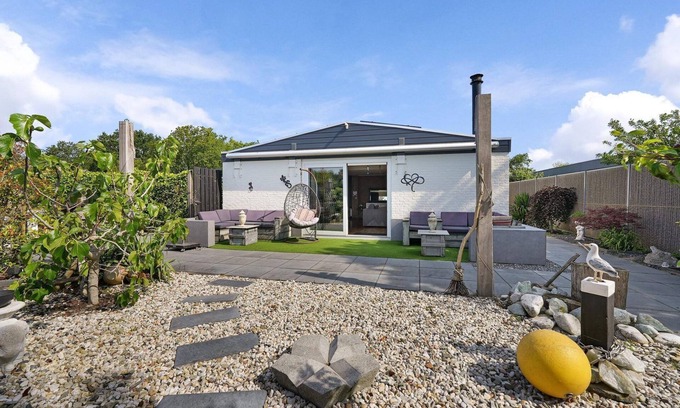 Ouddorp House | The charmingly furnished holiday home with luxurious amenities and a spacious private garden is located near the sea and dunes.