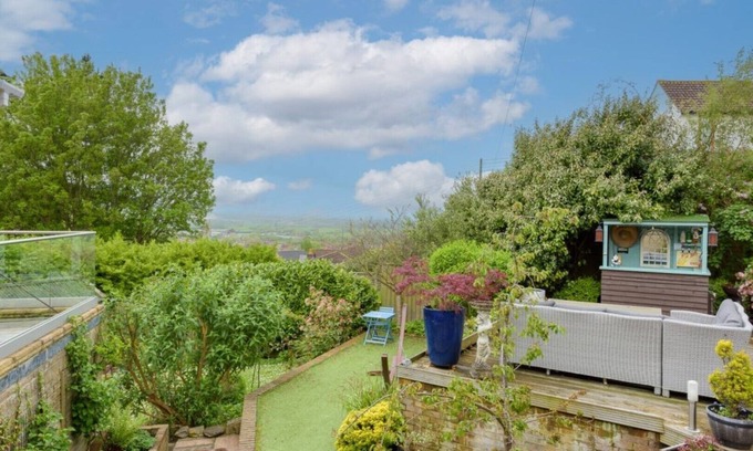 Glastonbury House | The ChestnutsnLuxury self catering accommodation in Glastonbury