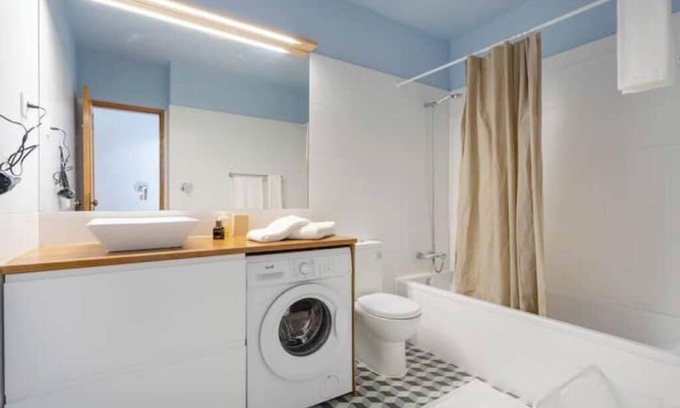 Cacilhas Apartment | The Chic Studio in Almada Velha
