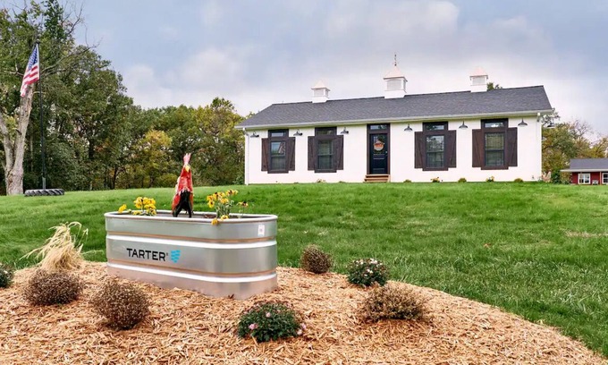 Troy House | The Chicken Coop on Highway H