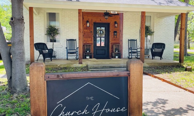 Jefferson House | The Church House - A Charming Newly Renovated House Full of History & Character!