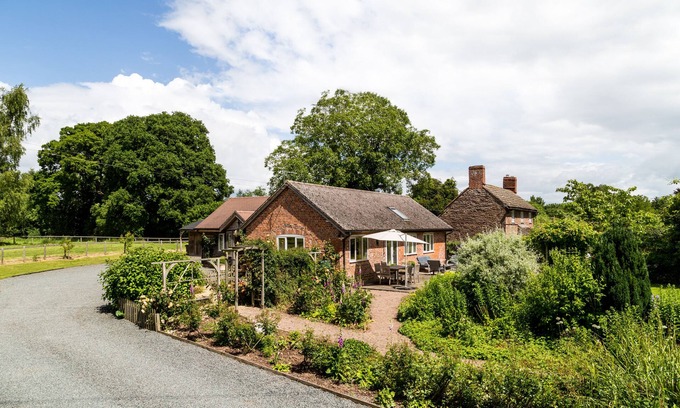 Monnington-on-Wye Cottage | The Cider Mill near Hereford and Hay on Wye with 3 ensuite bedrooms