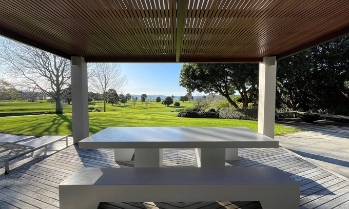 Omokoroa House | The Clubhouse - Immerse yourself in tranquility