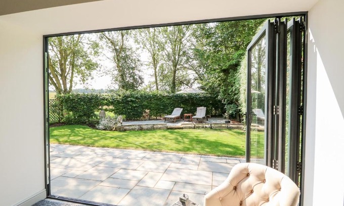 Sleaford House | The Coach House