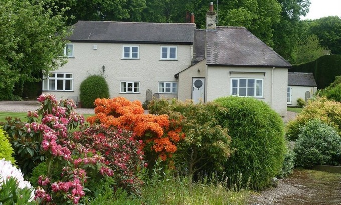 Hixon Bed & Breakfast | The Coach House