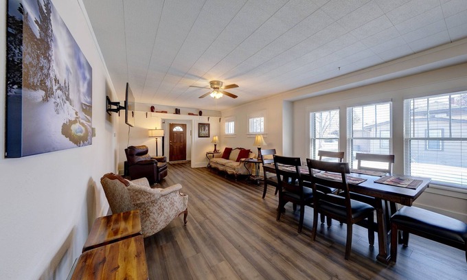 Ranchester House | The Coffeen Vintage Cozy Getaway