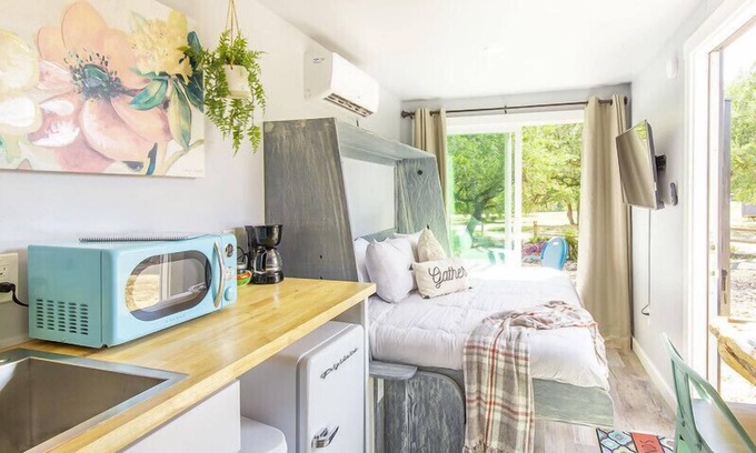 Johnson City House | The Container Retreat @ 290 Wine Trail #7