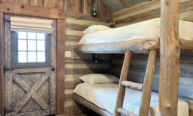 Fruitvale Cabin | The Corn Crib Cabin at Green Frog Farm