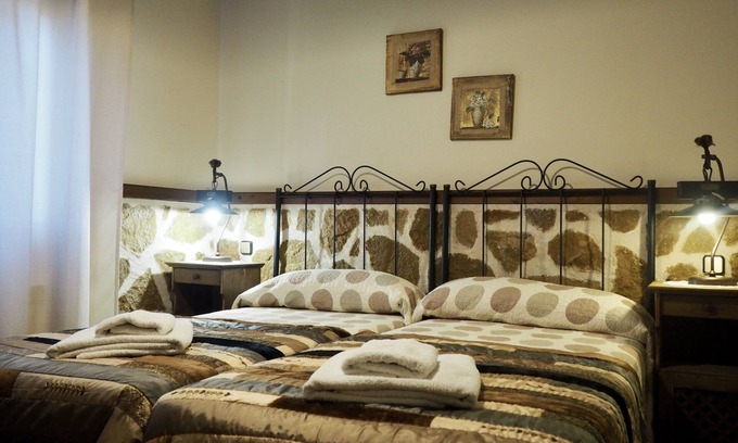 Higuera de las Duenas Cottage | The Corner of Anter A