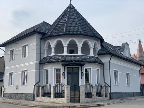 Hunedoara Apartment | The Corner House