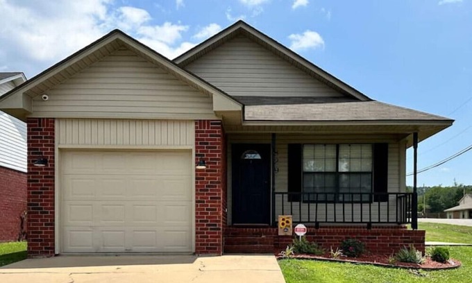 Russellville House | The Corner View: Cute, Clean and Cozy Home!