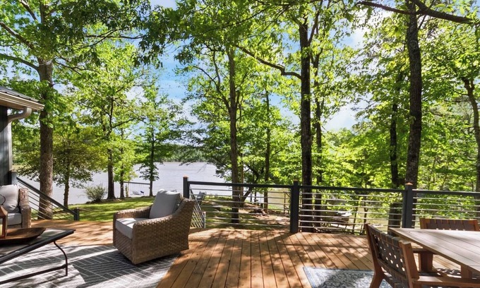 Samantha House | The Cottage at Lakeside Pointe