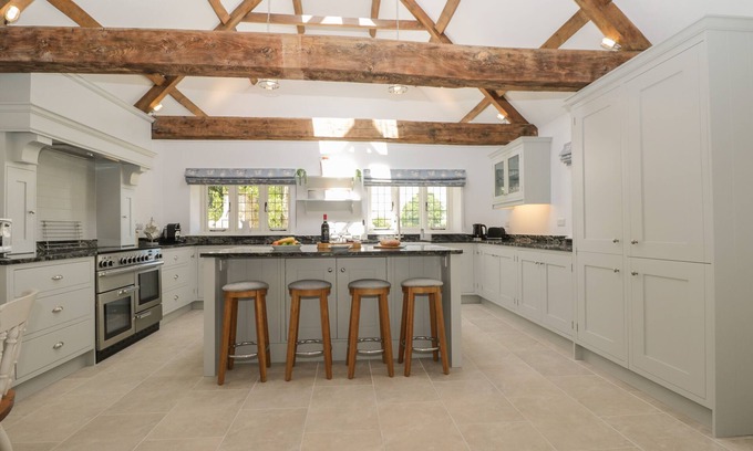 Malmesbury House | THE COTTAGE, family friendly, character holiday cottage in Sherston