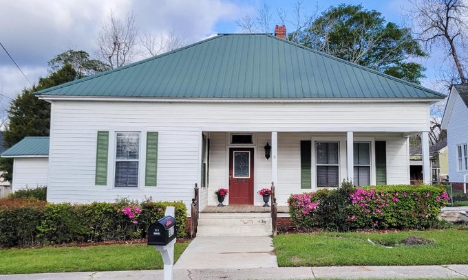 Eastman House | The Cottage on 5th